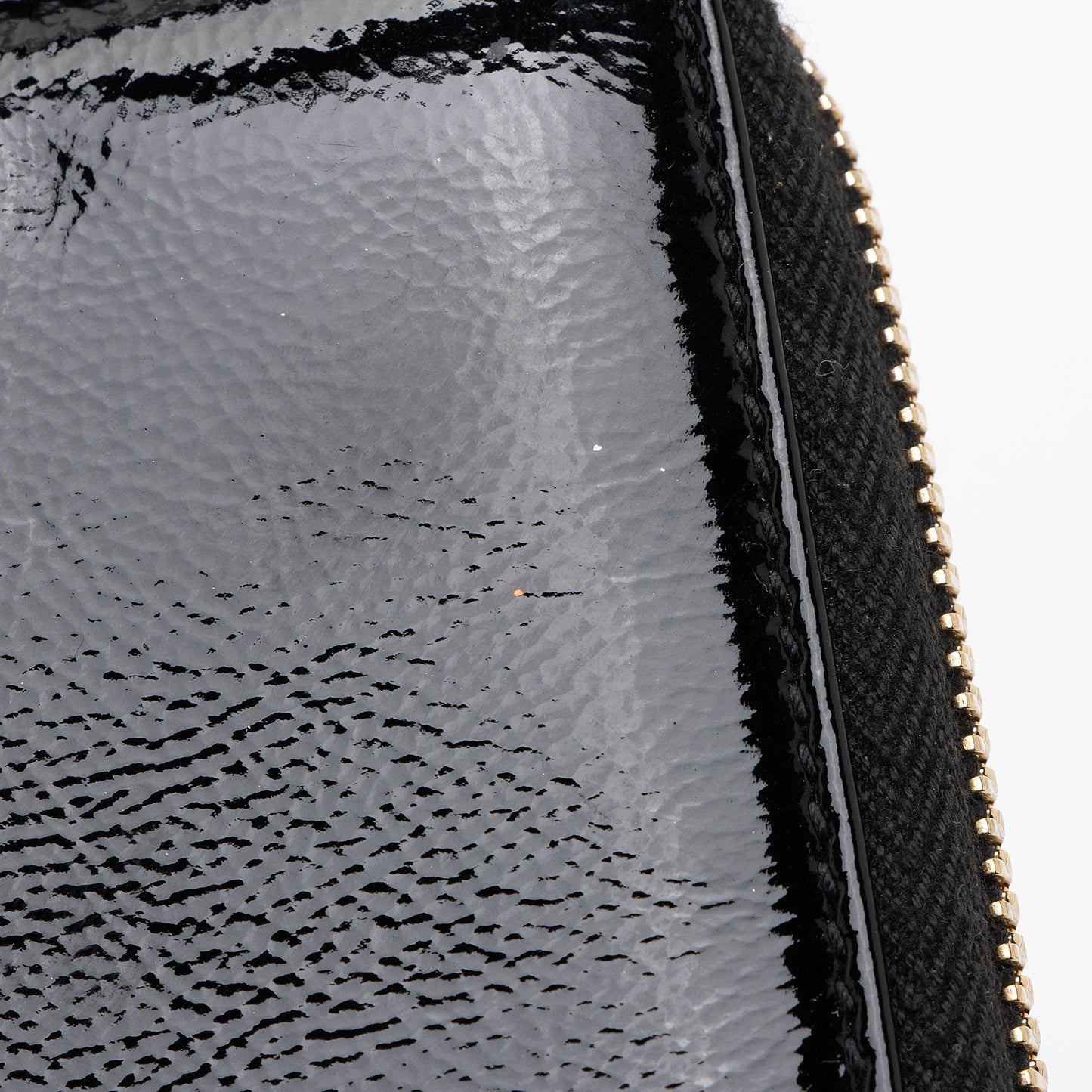 Gucci Patent Leather Soho Zip Around Wallet (SHF-OZVoQd)
