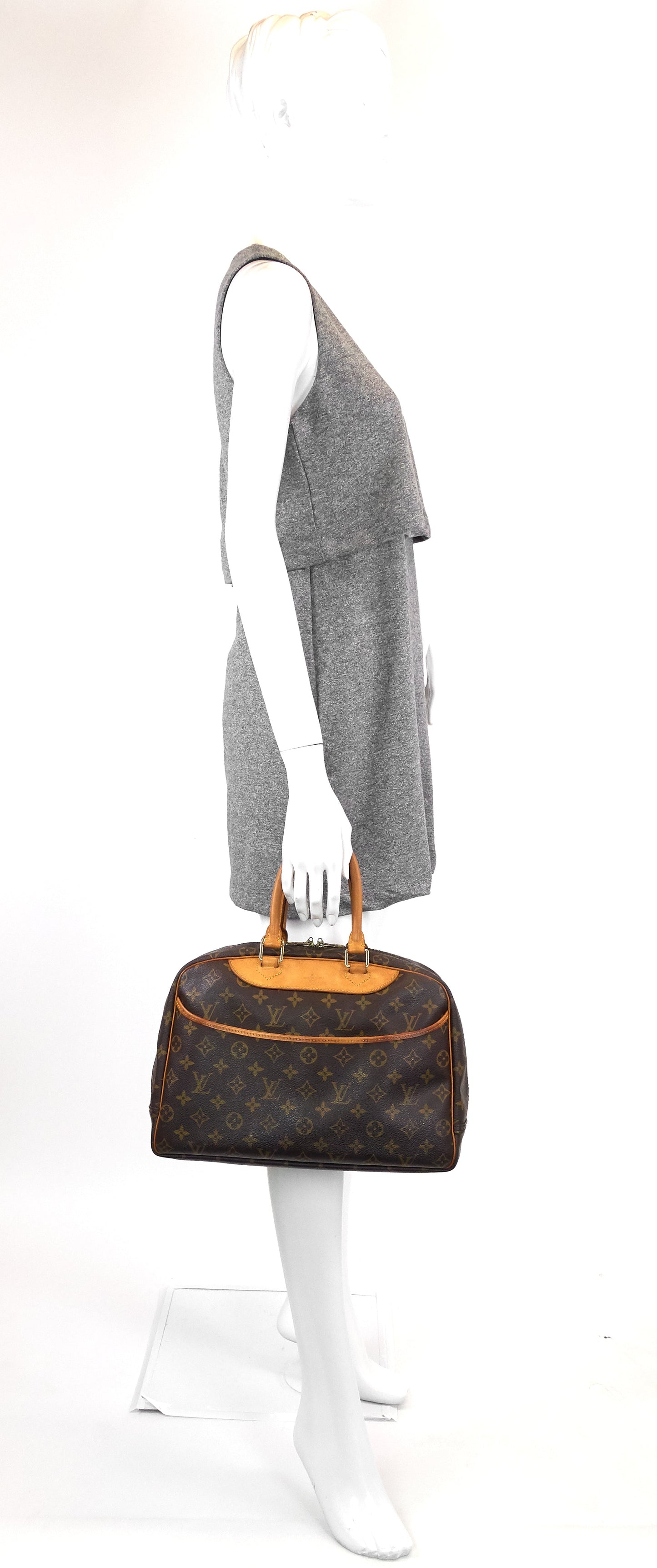 Louis Vuitto Deauville Monogram Canvas Bag