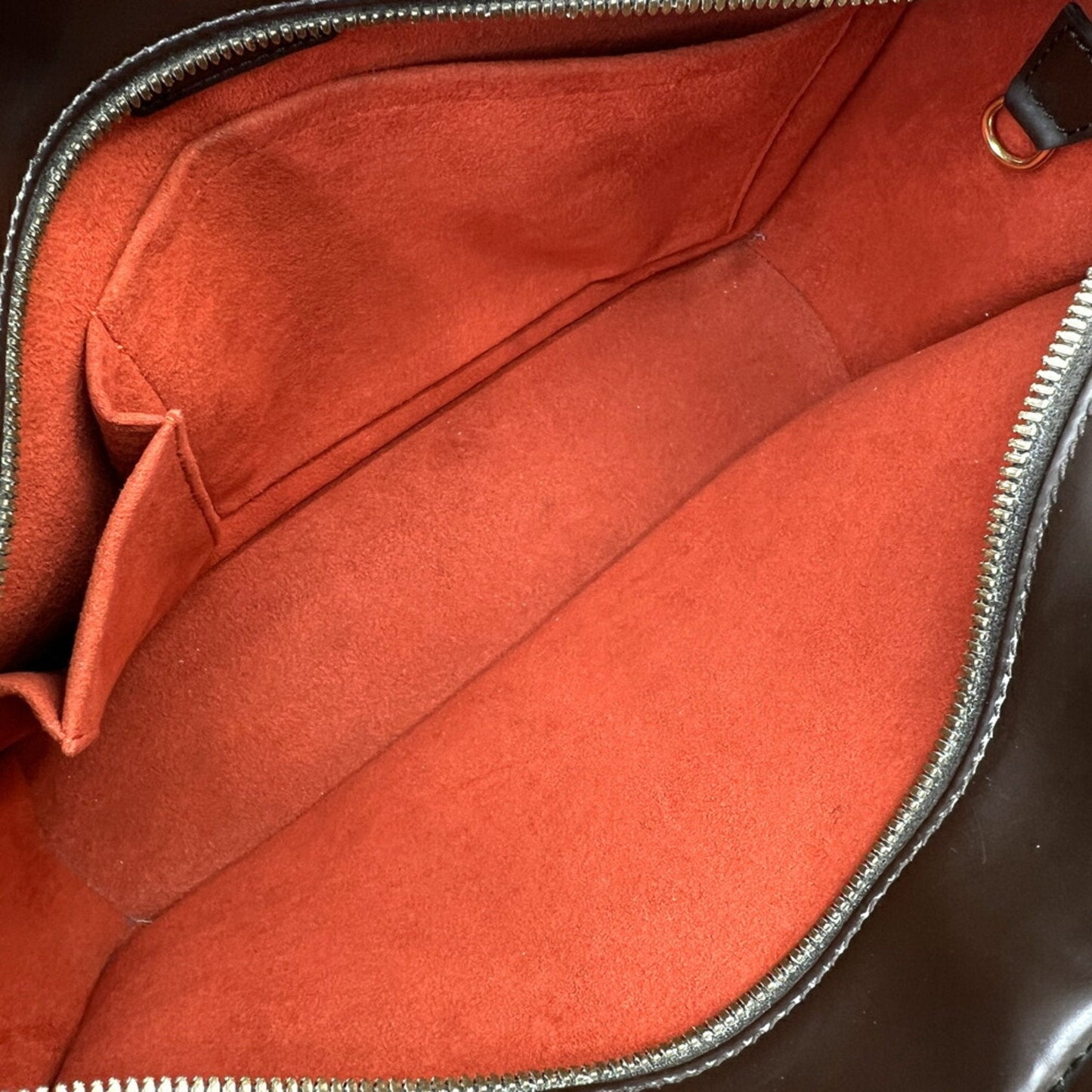 Elegant Canvas Shoulder Bag with Classic Design