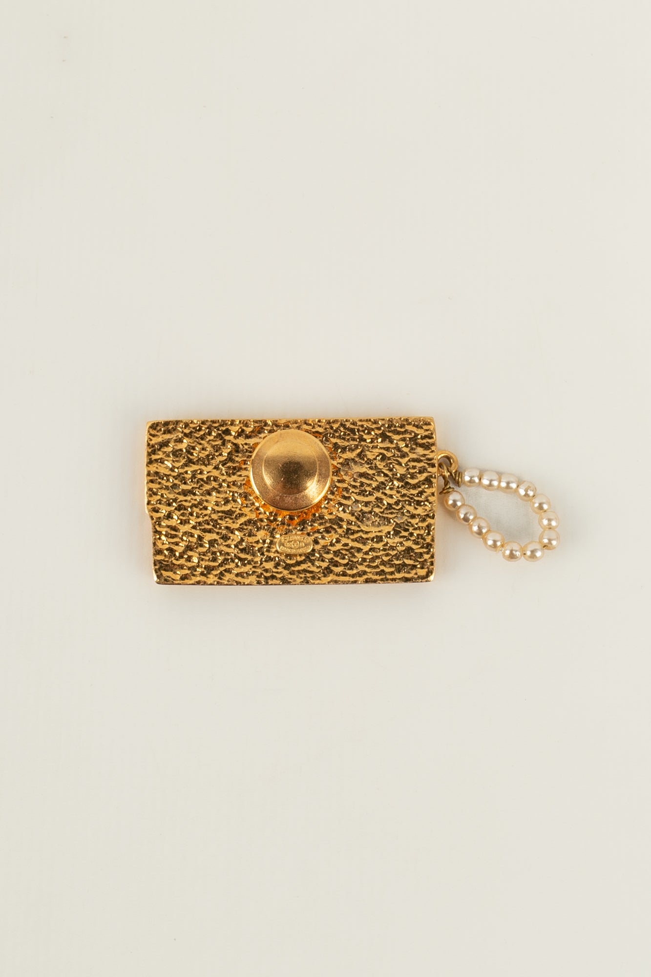 Broche / Pins "sac àmain" Chanel 2002
