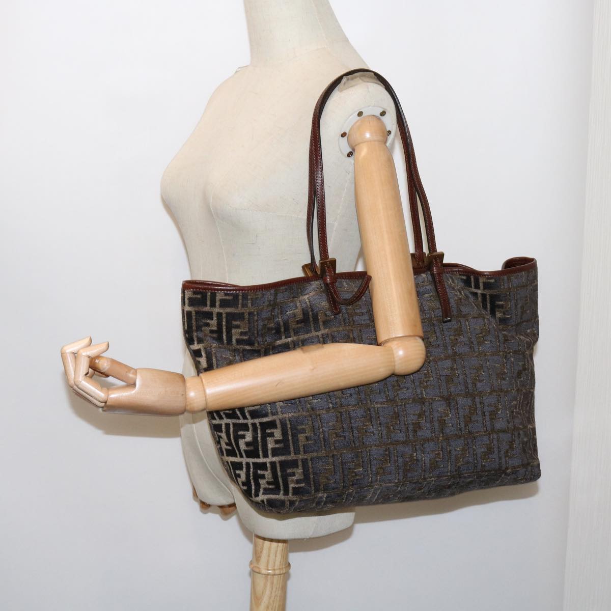 FENDI Zucca Canvas Tote Bag Black Brown am5618