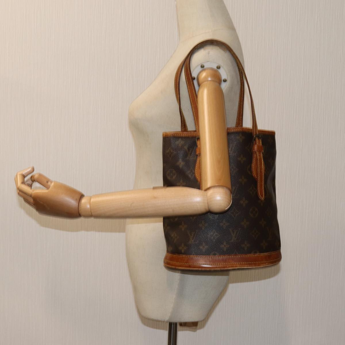 LOUIS VUITTON Monogram Bucket PM Shoulder Bag Vintage M42238 LV ar11675