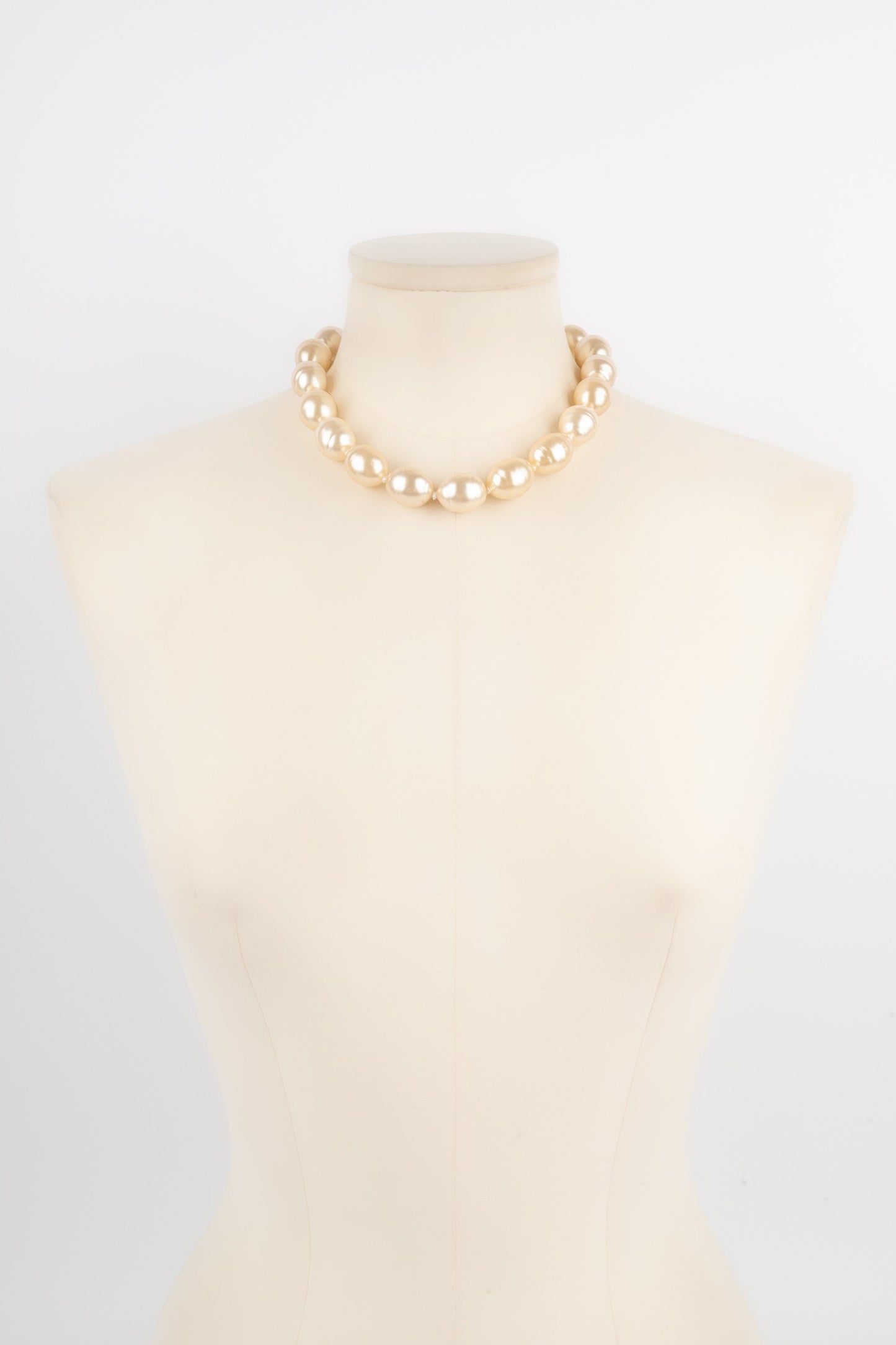 Collier court Chanel 1994