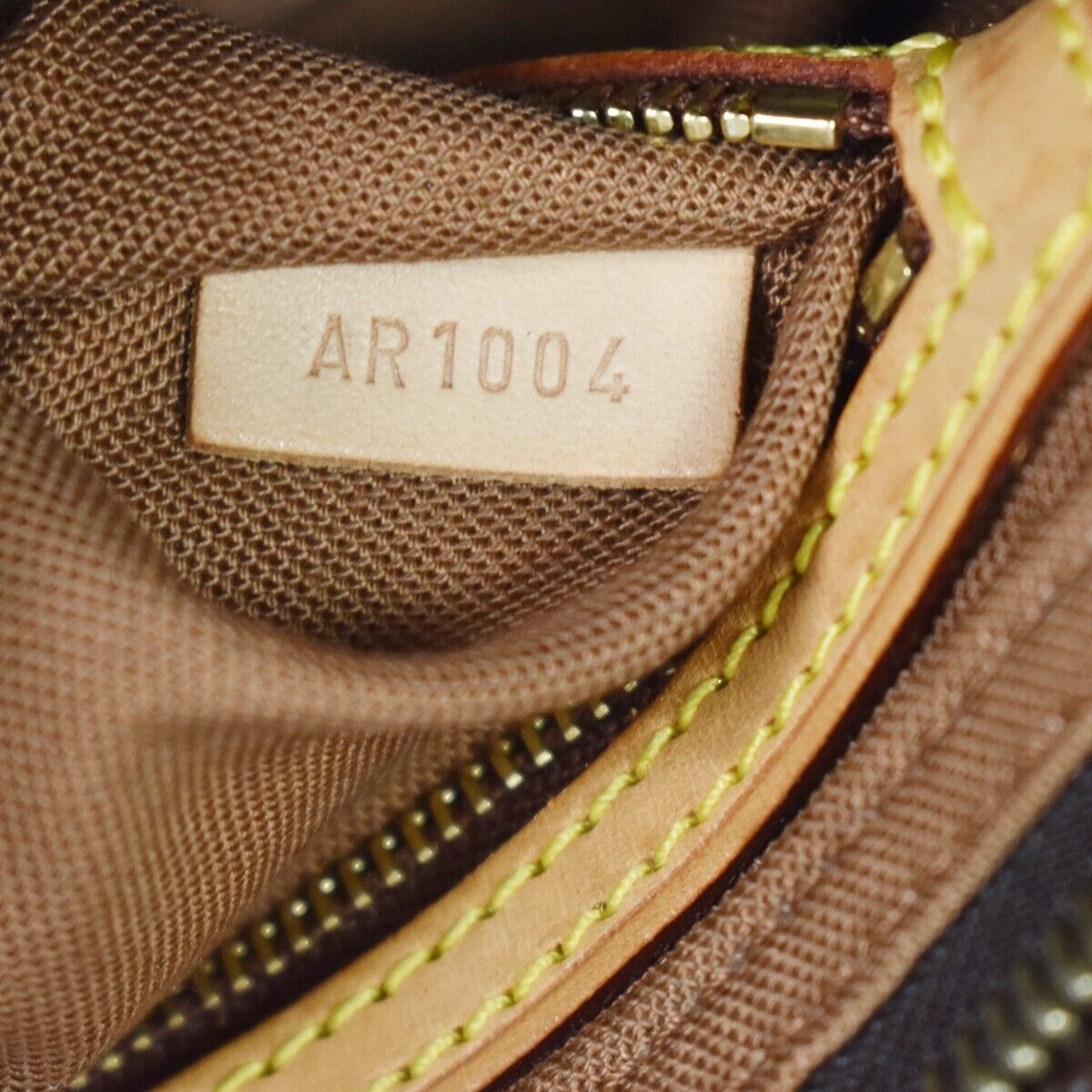 Louis Vuitton Trotteur Canvas Shoulder Bag ()