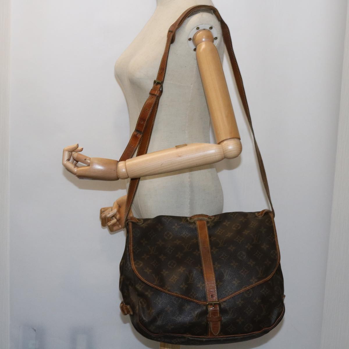 LOUIS VUITTON Monogram Saumur 35 Shoulder Bag M42254 LV bs11335