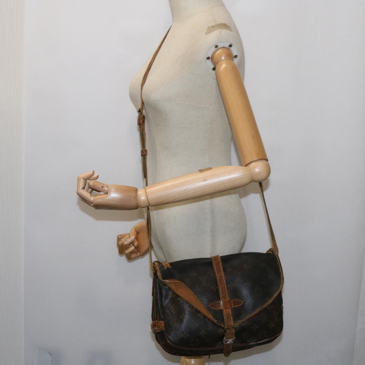 LOUIS VUITTON Monogram Saumur 30 Shoulder Bag M42256 LV bs11337
