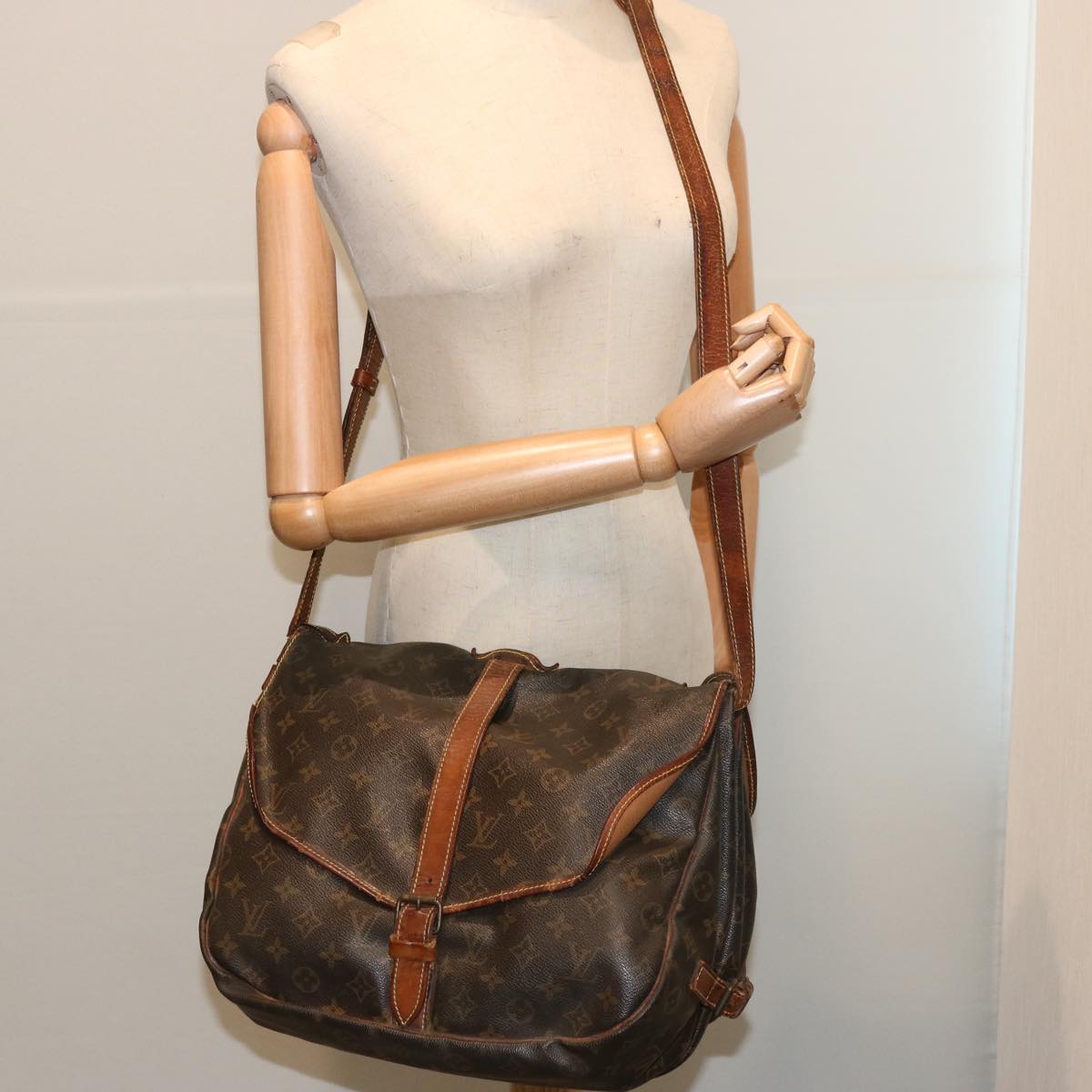 LOUIS VUITTON Monogram Saumur 35 Shoulder Bag M42254 LV bs13341