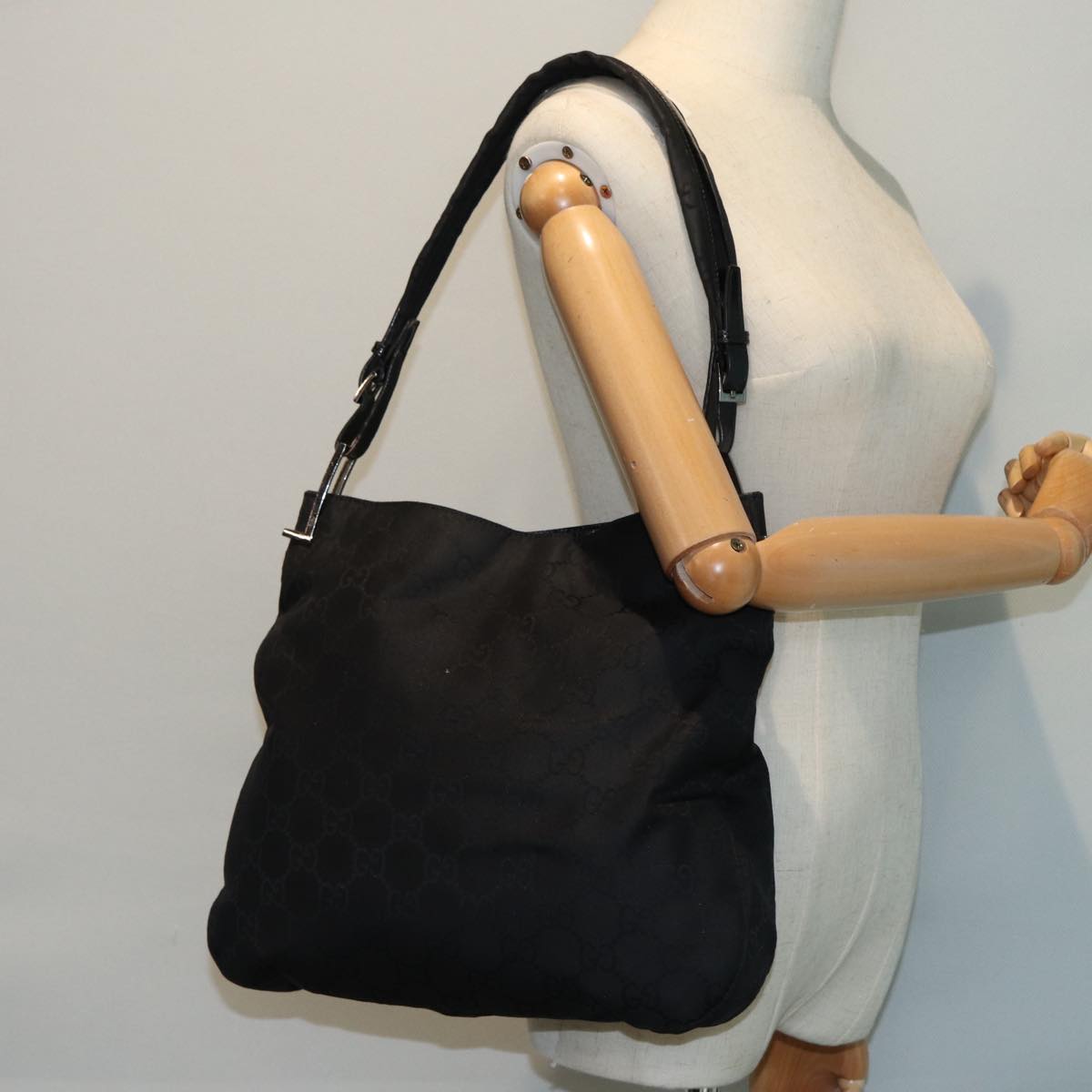 GUCCI GG Canvas Shoulder Bag Black 001 3166 1705 bs15620