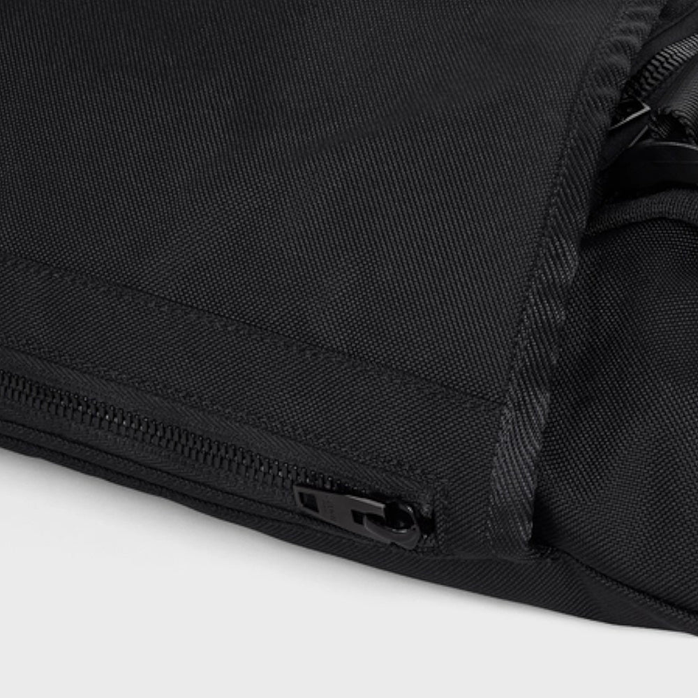 MEDIUM NYLON TREKKING MESSENGER BAG