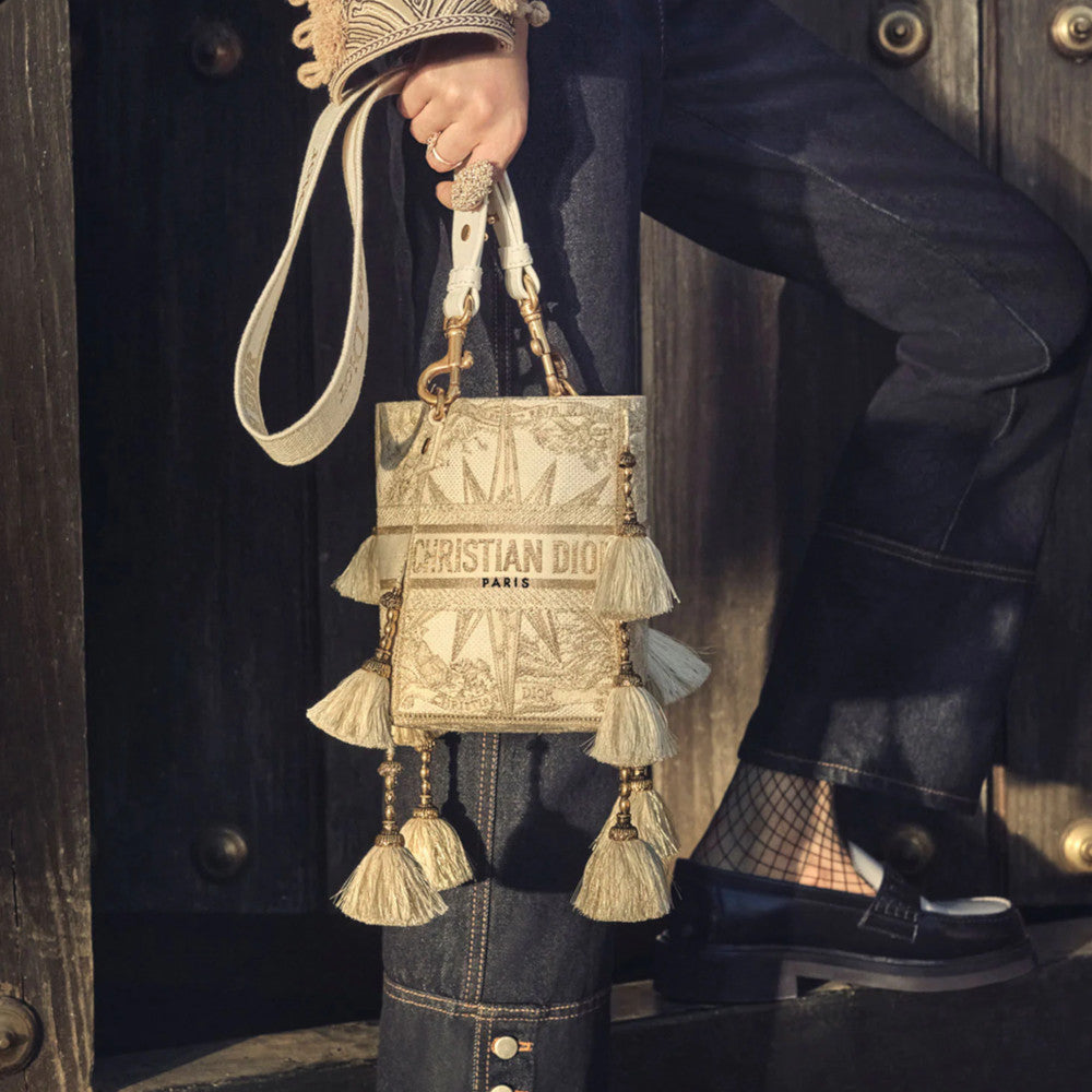 SMALL D-BUBBLE BUCKET BAG