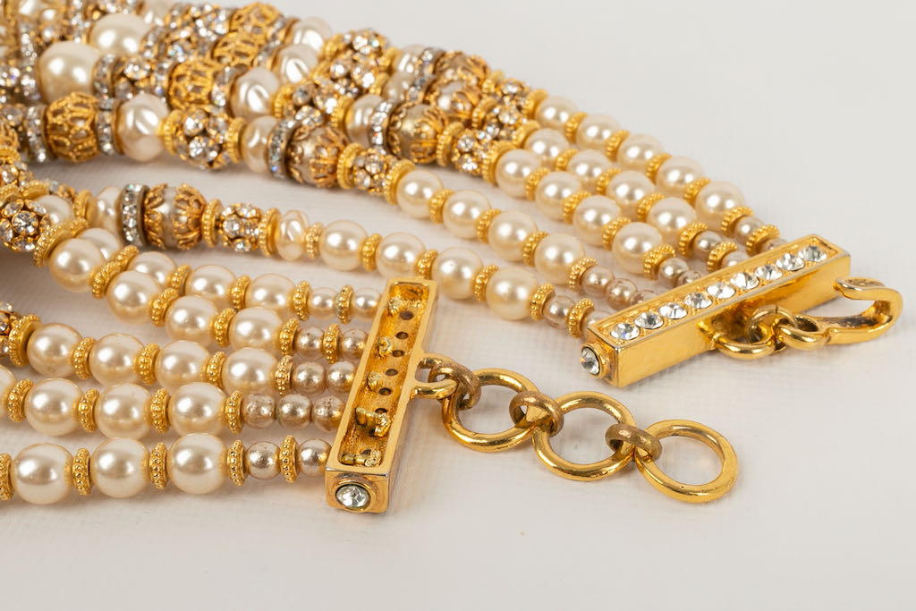 Collier court de perles nacrées et strass