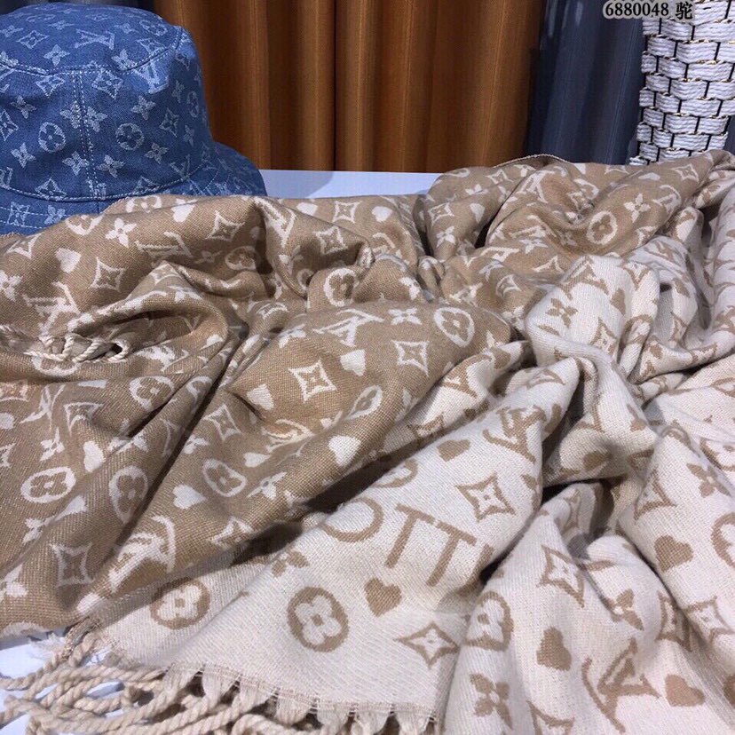 Top Quality LUV Scarf 032