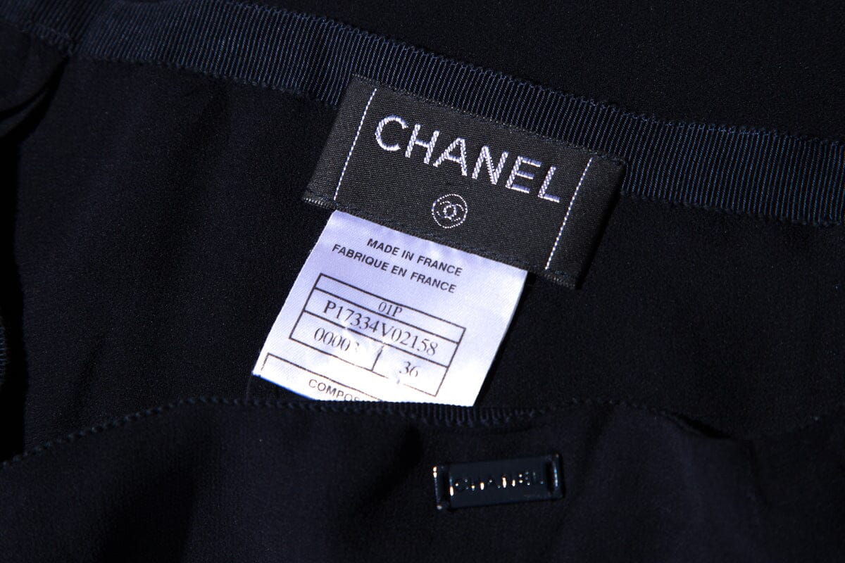 Chanel '01 Navy Ruffle Hem Skirt SZ 36