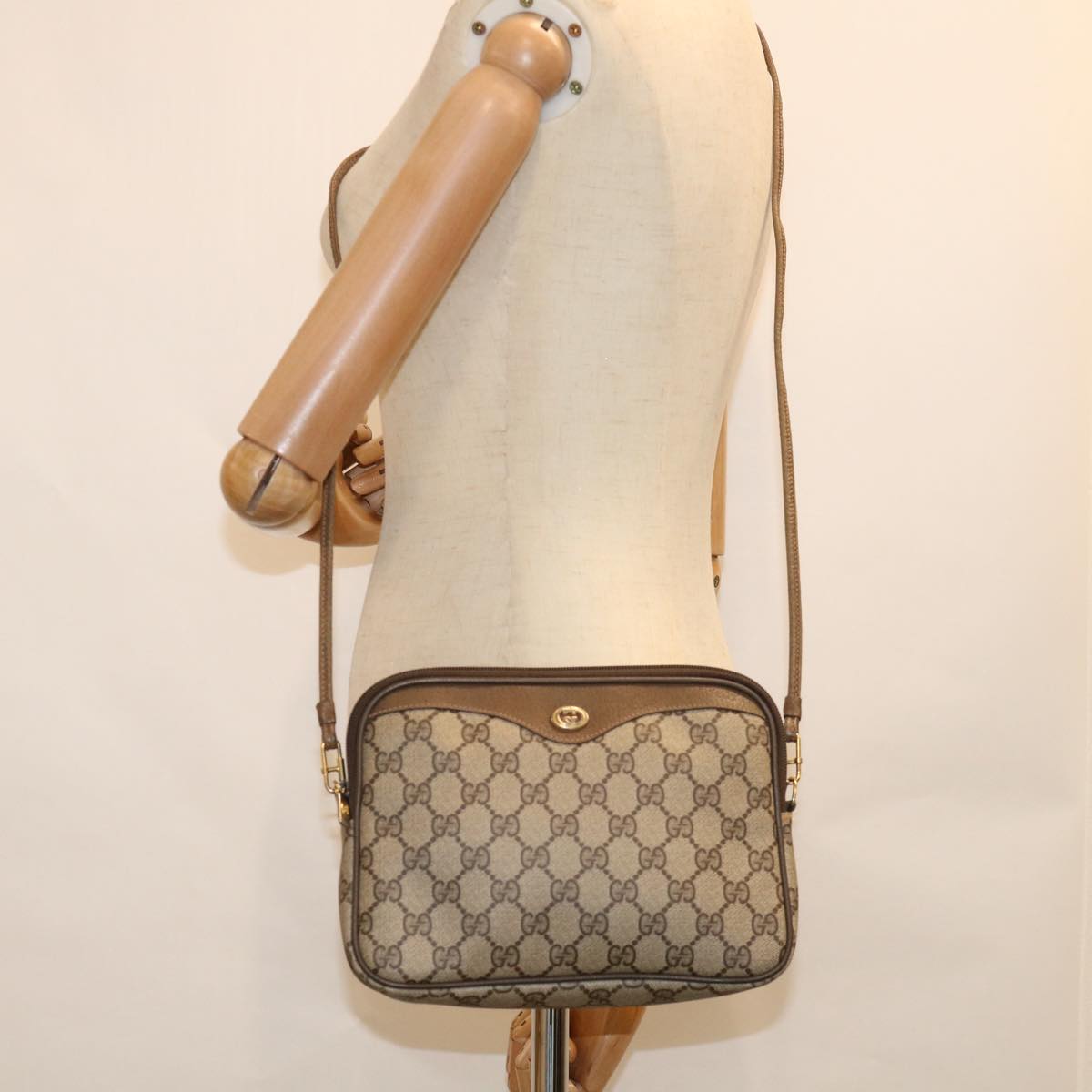 GUCCI GG Supreme Shoulder Bag PVC Leather Beige 97 02 068 ep2628