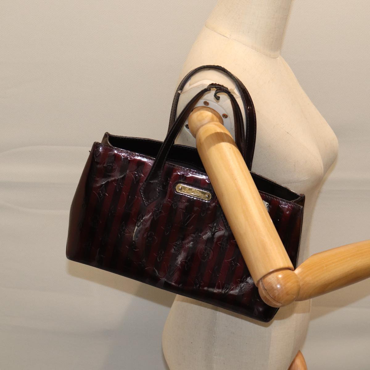 LOUIS VUITTON VernisRayure Wilshire PM Bag Pomme D'amour M91701 LV ep3967