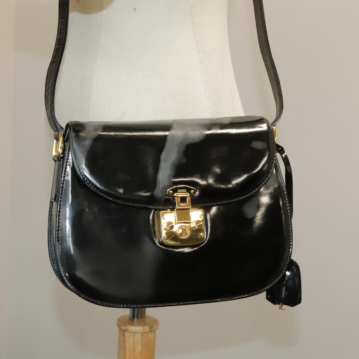 GUCCI Shoulder Bag Patent leather Black Gold ep6618