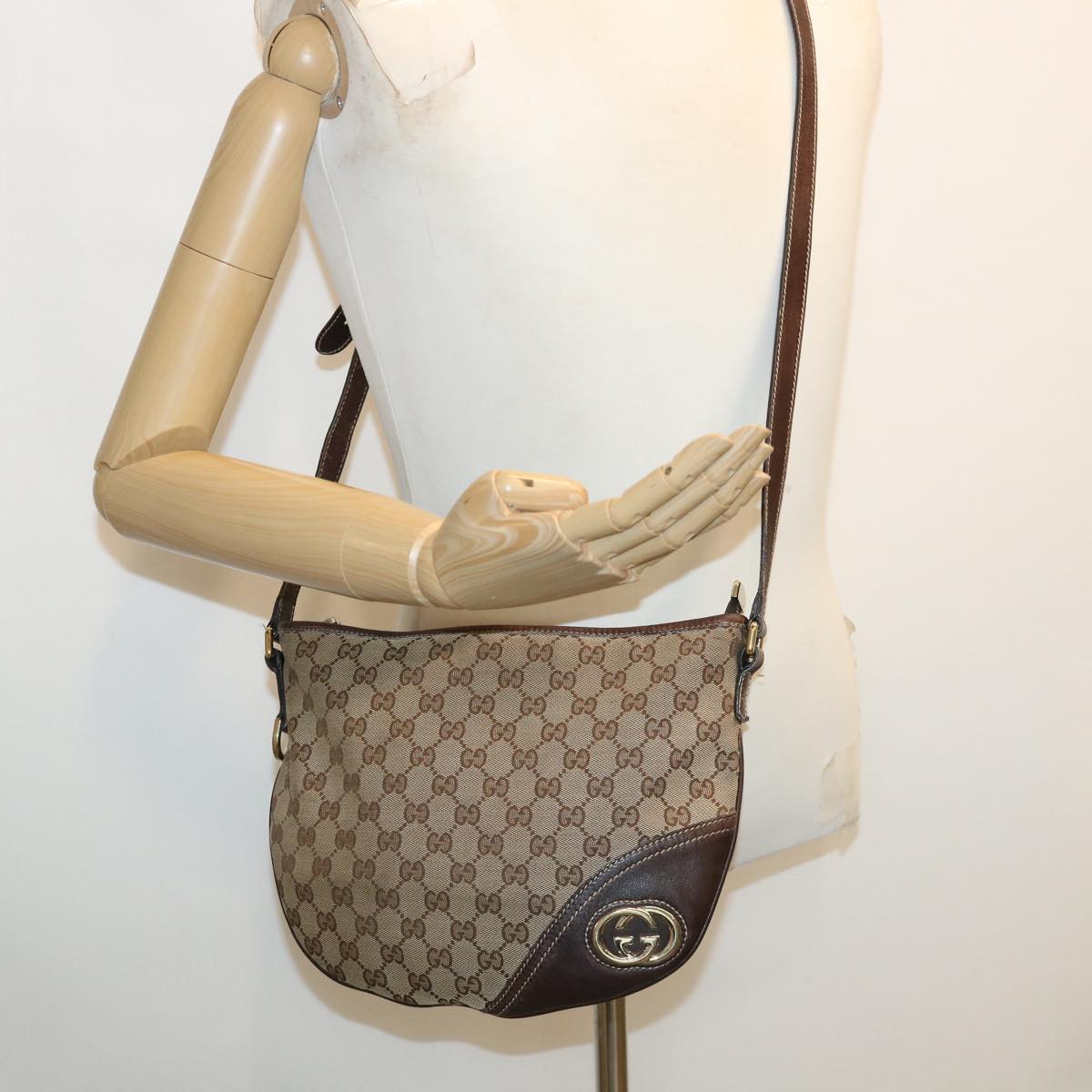 GUCCI GG Canvas Shoulder Bag Beige ki2368