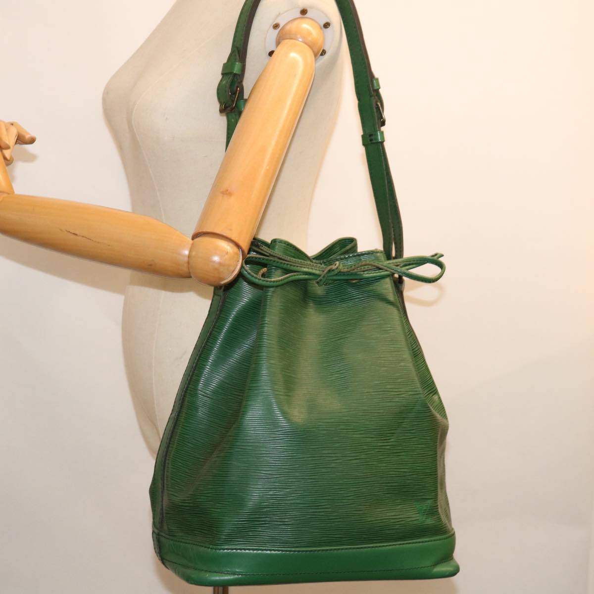 LOUIS VUITTON Epi Noe Shoulder Bag Green M44004 LV mr148