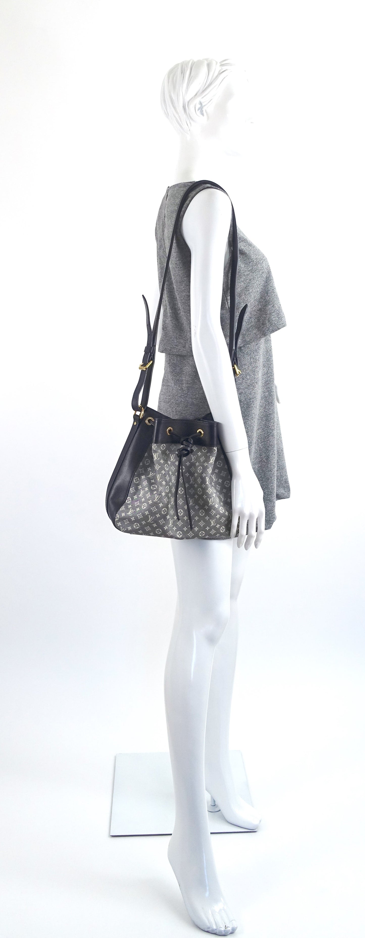 Louis Vuitto Noe PM Shoulder Bag - 2012 Idylle Collection