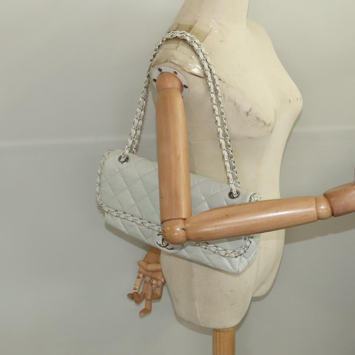 CHANEL Matelasse Chain Shoulder Bag Leather White Silver CC PP083