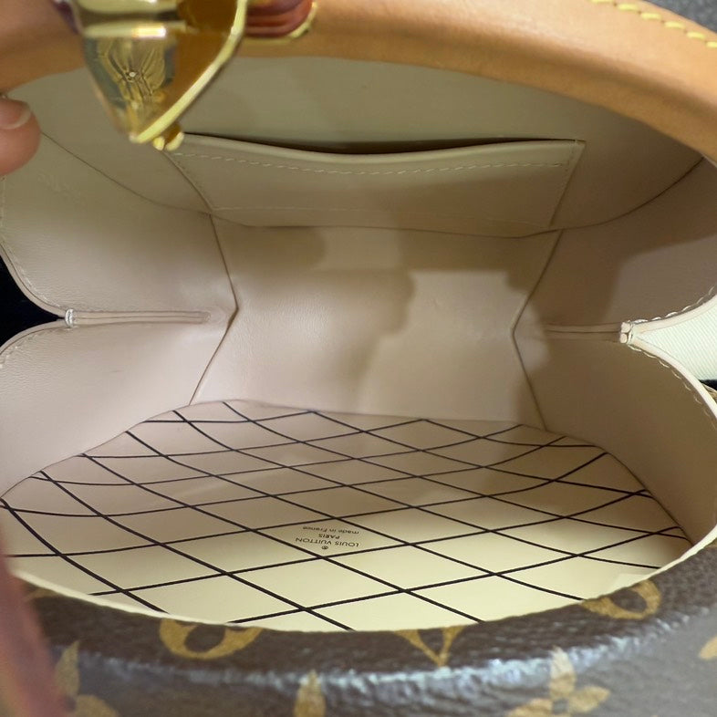 Louis Vuitton Boîte Chapeau Monogram Brown Bag