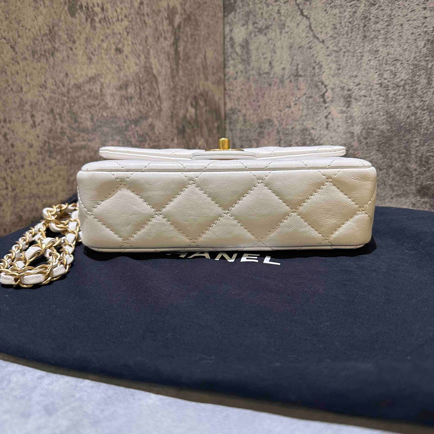 ðŸ›ÂÂï¸ÂÂPreloved Chanel 24p seasonal style handlebag