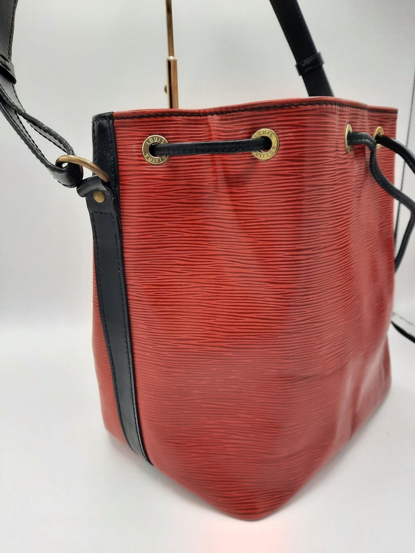 Noé Black and Red Epi Leather M44172