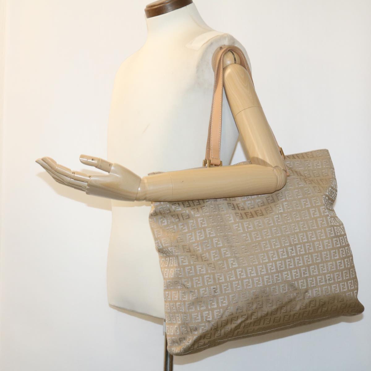 FENDI Zucchino Canvas Shoulder Bag Beige ti732