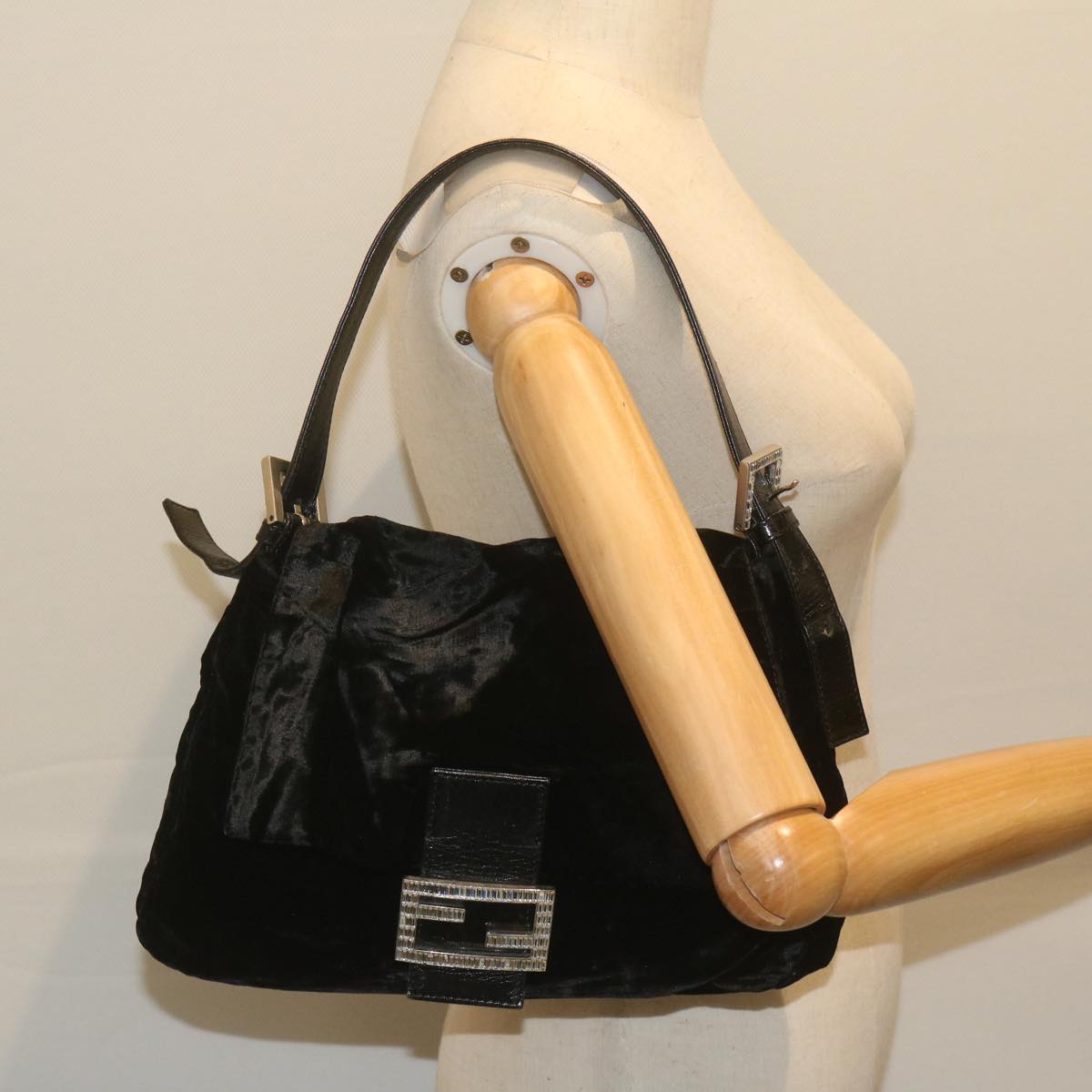 FENDI Mamma Baguette Shoulder Bag Velor Black yk10069