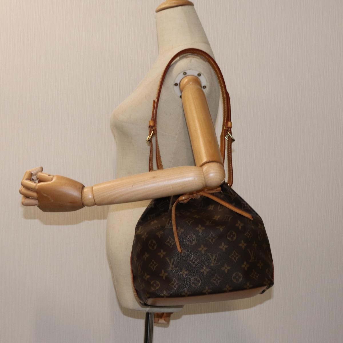 LOUIS VUITTON Monogram Petit Noe Shoulder Bag M42226 LV yk11627