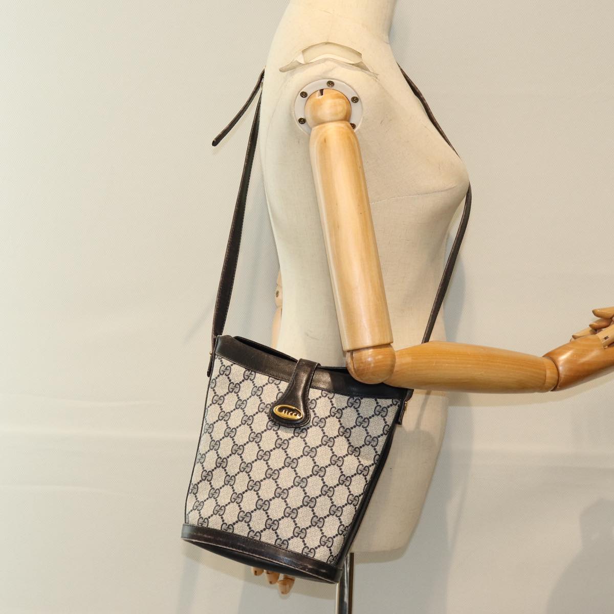 GUCCI GG Supreme Shoulder Bag PVC Navy yk12621