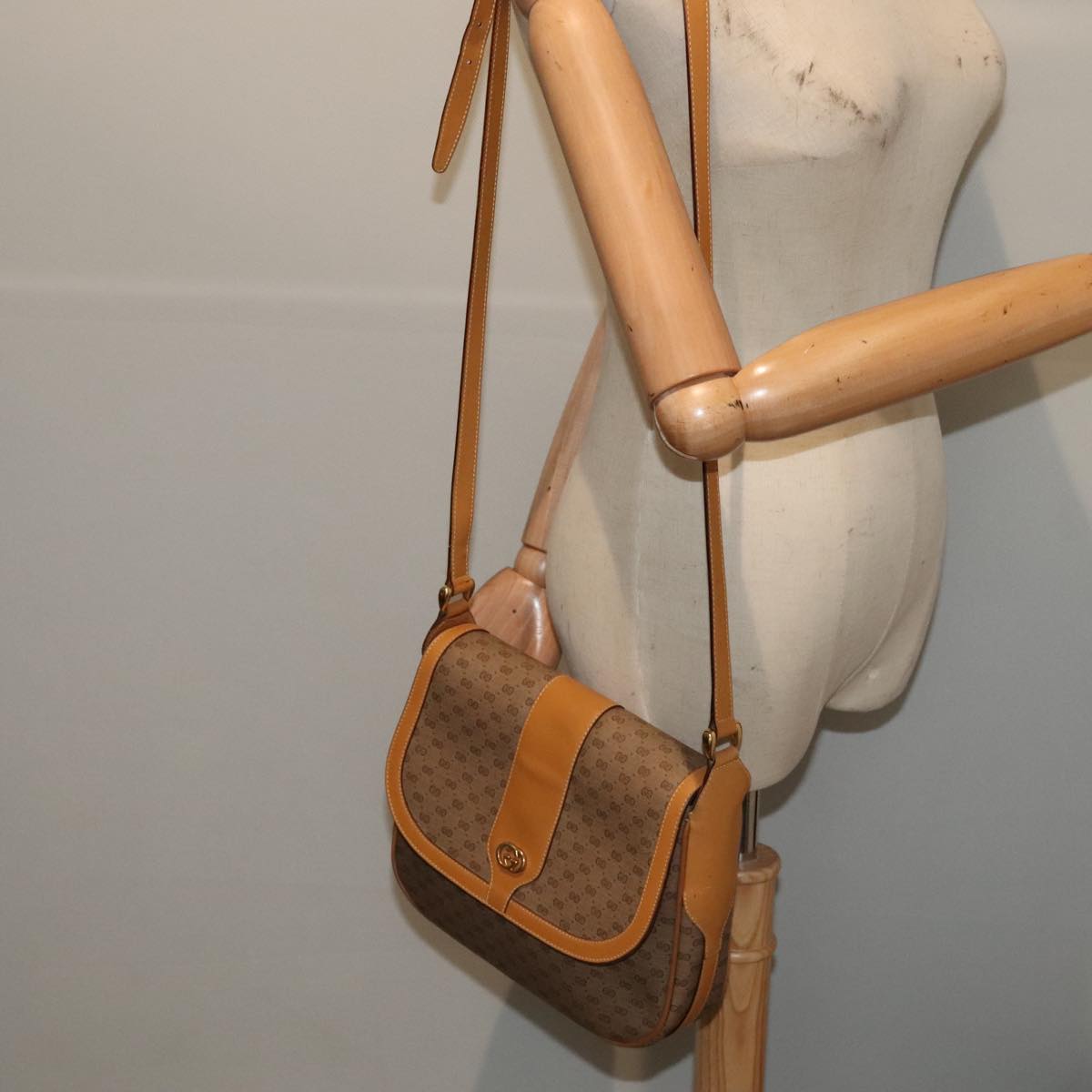 GUCCI Micro GG Supreme Shoulder Bag PVC Leather Beige Gold yk15078