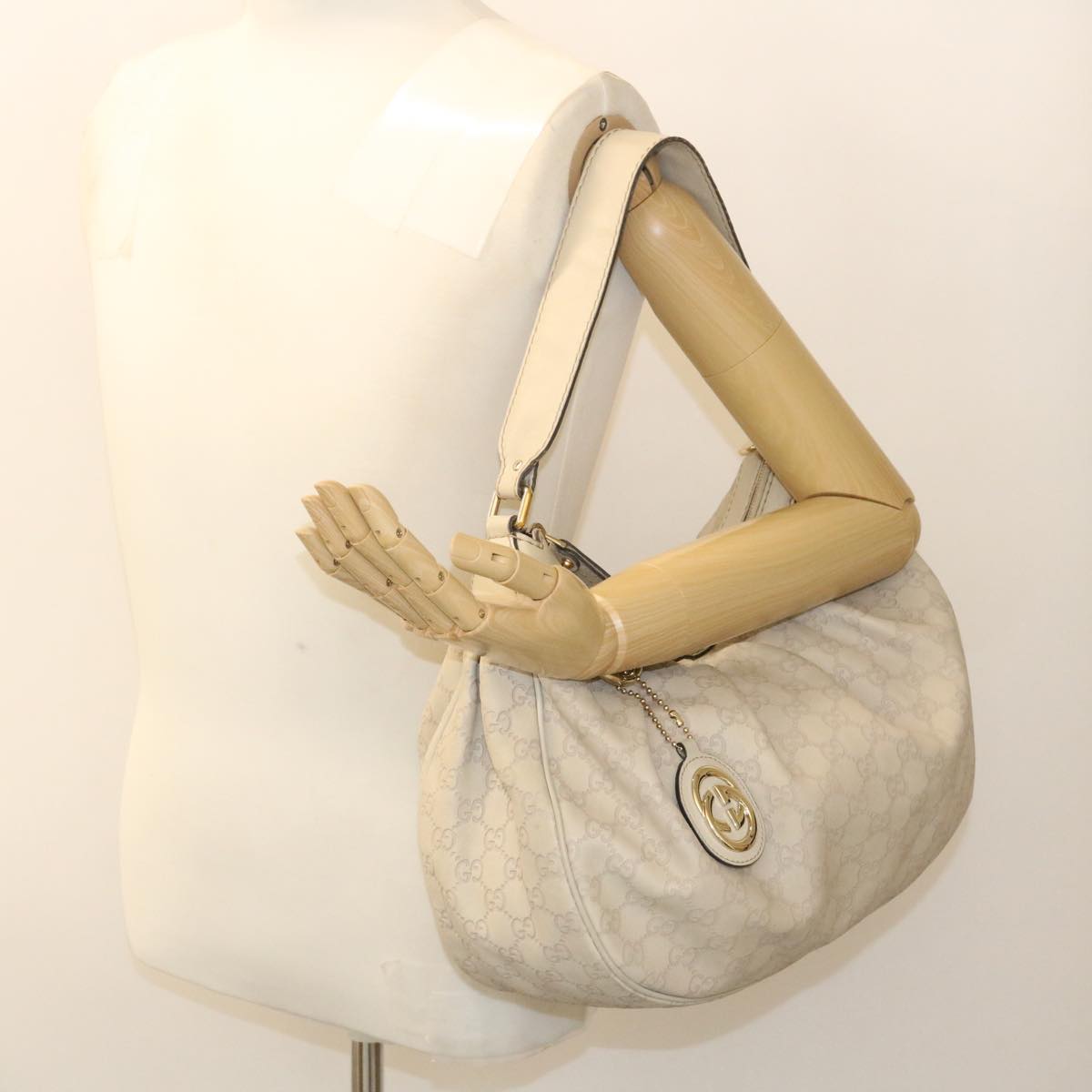 GUCCI Guccissima Shoulder Bag Leather White yk4024
