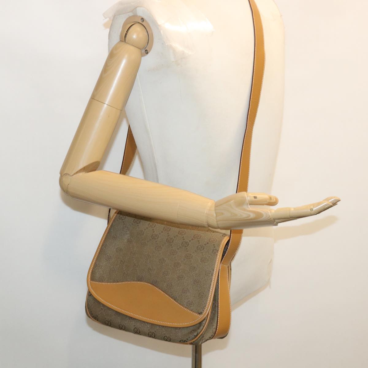GUCCI GG Canvas Shoulder Bag Beige yk5899