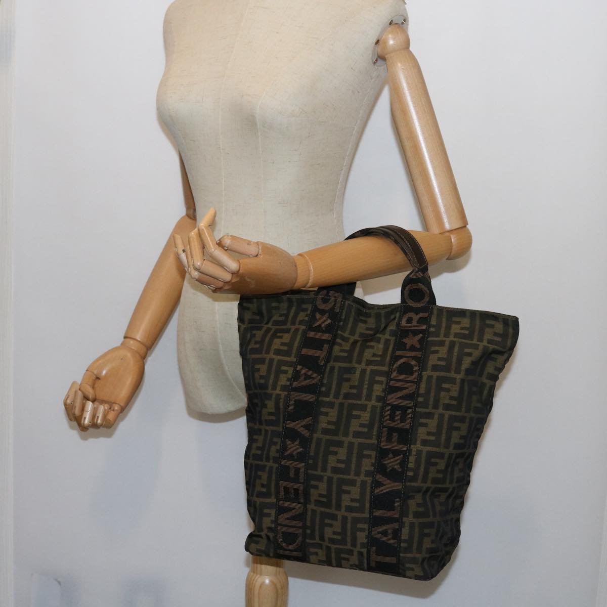 FENDI Zucca Canvas Hand Bag Black Brown yk9170