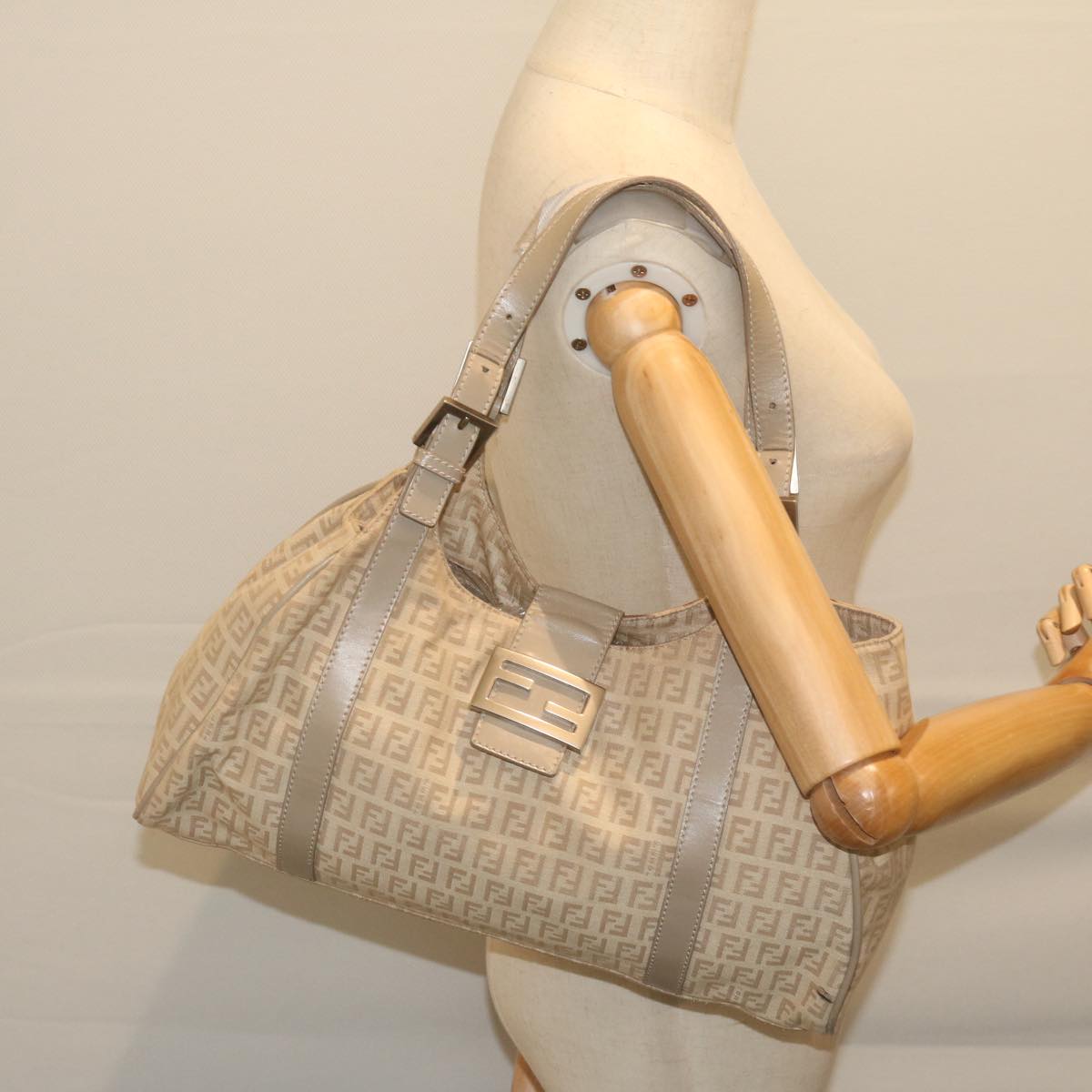 FENDI Zucchino Canvas Shoulder Bag Beige yk9541