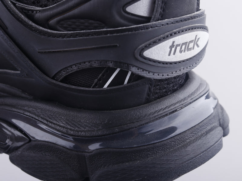 GLM - Bla Track Three Generations Sneaker