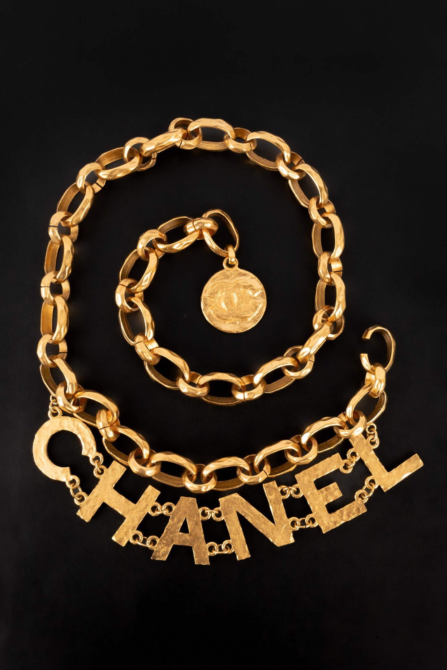 Ceinture dorÃ©e Chanel 1993