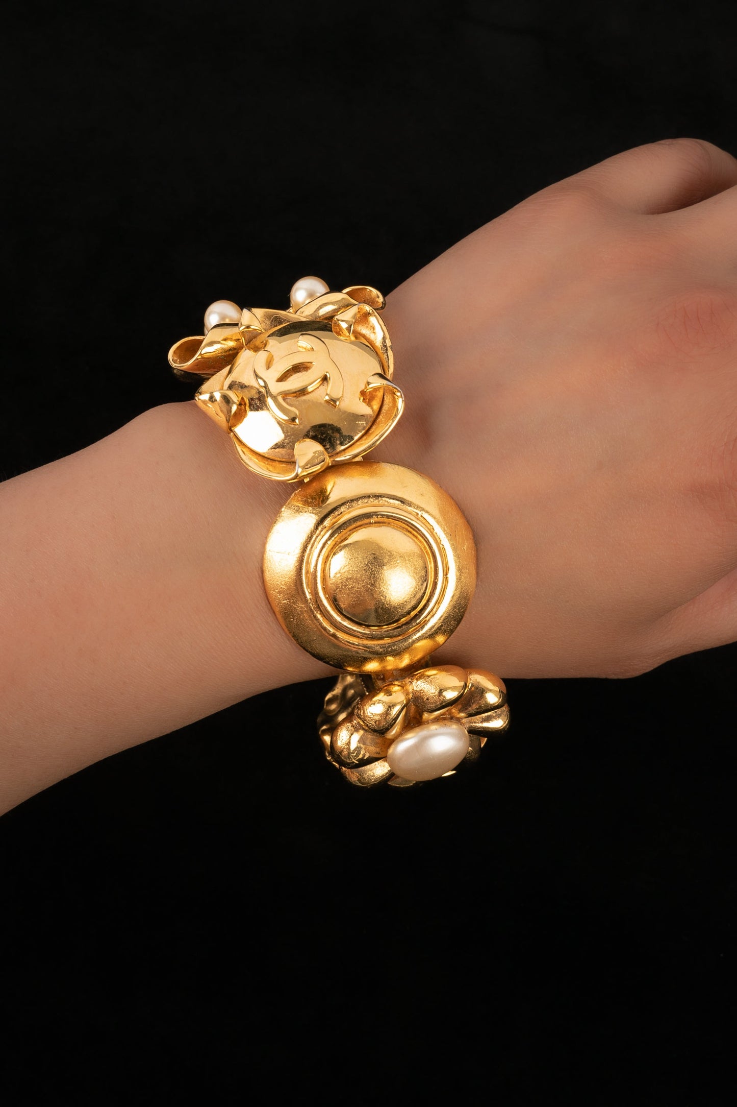 Bracelet dorÃ© Chanel