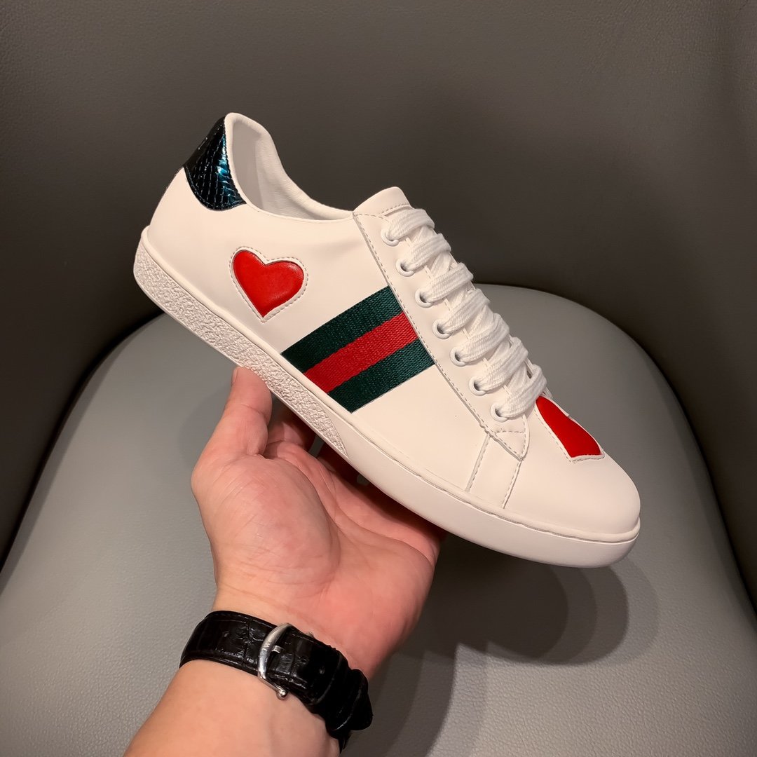 GLM-GCI  ACE LEATHER SNEAKER WITH  HEART 108