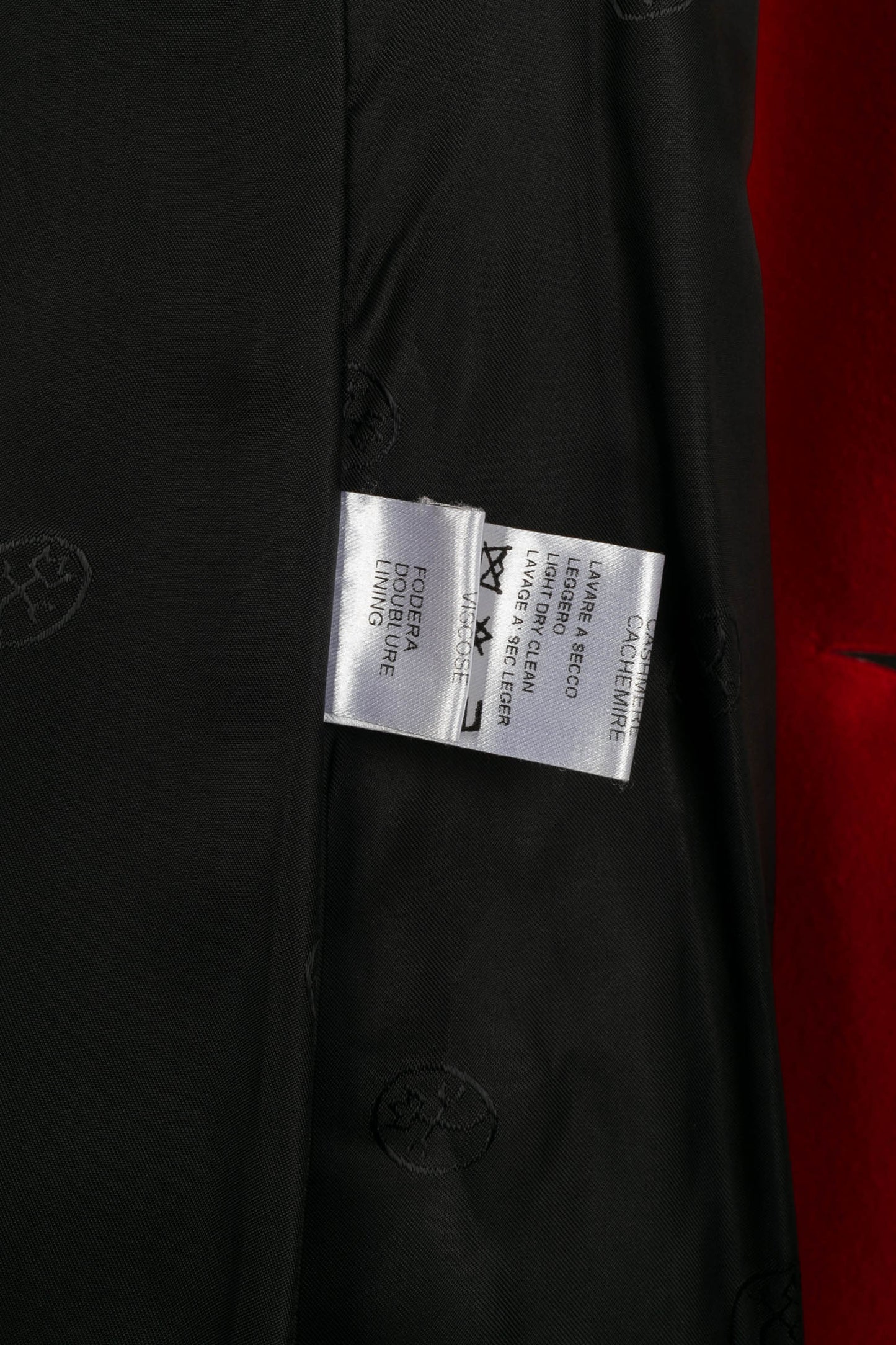Manteau rouge JC de Castelbajac