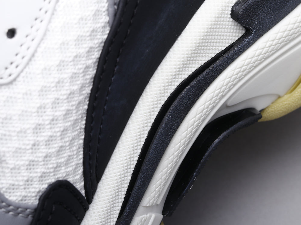 GLM - Bla Triple-S Black And White Sneaker