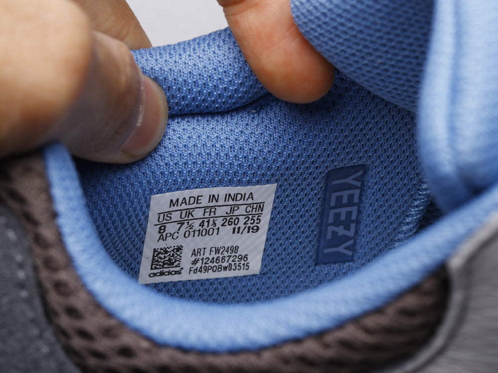 GLM - Yzy 700 Carbon Blue Sneaker