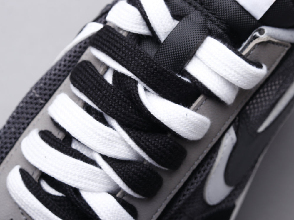 GLM - NKE Waffle Black & White