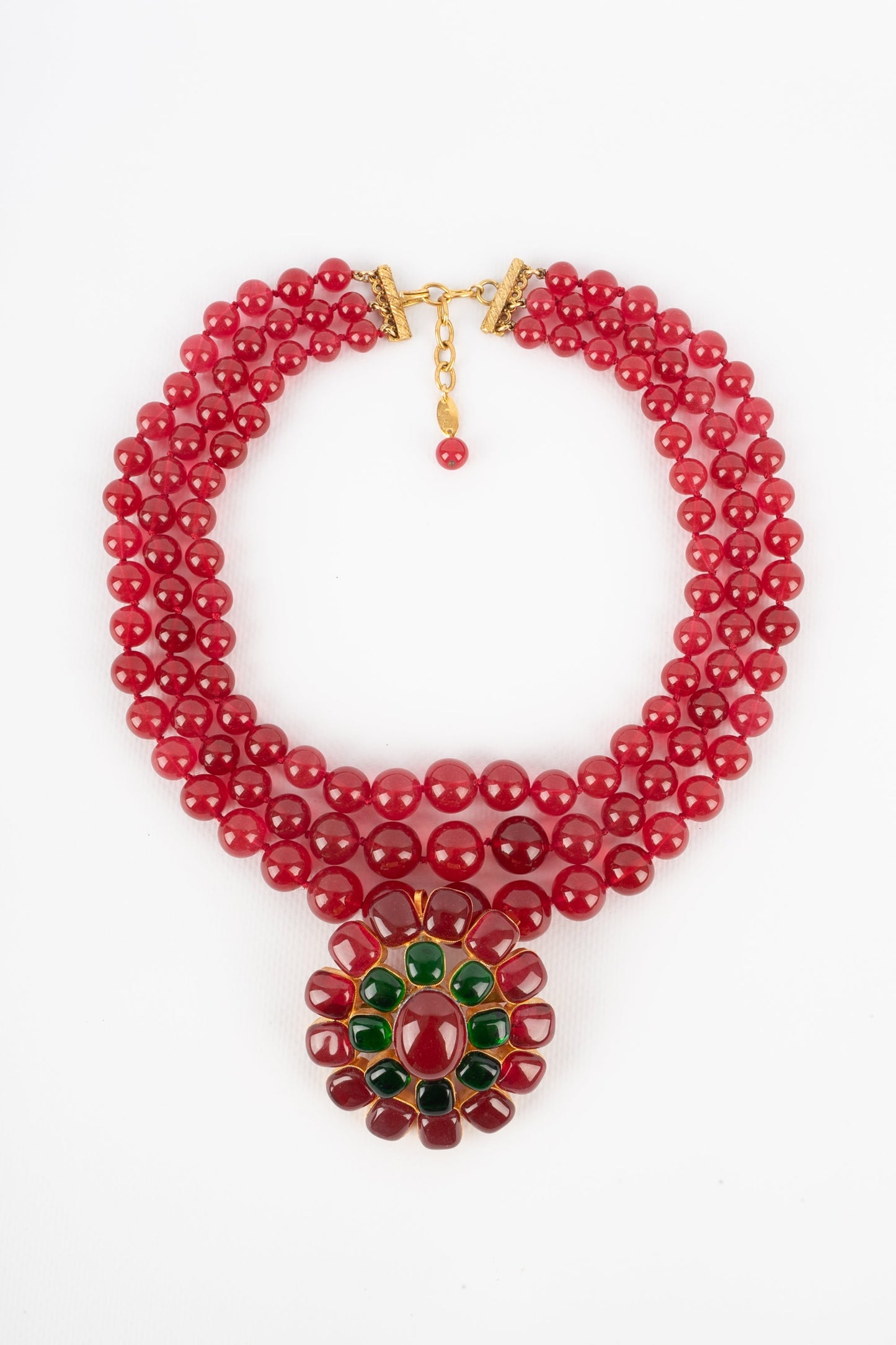 Collier en pÃ¢te de verre Chanel
