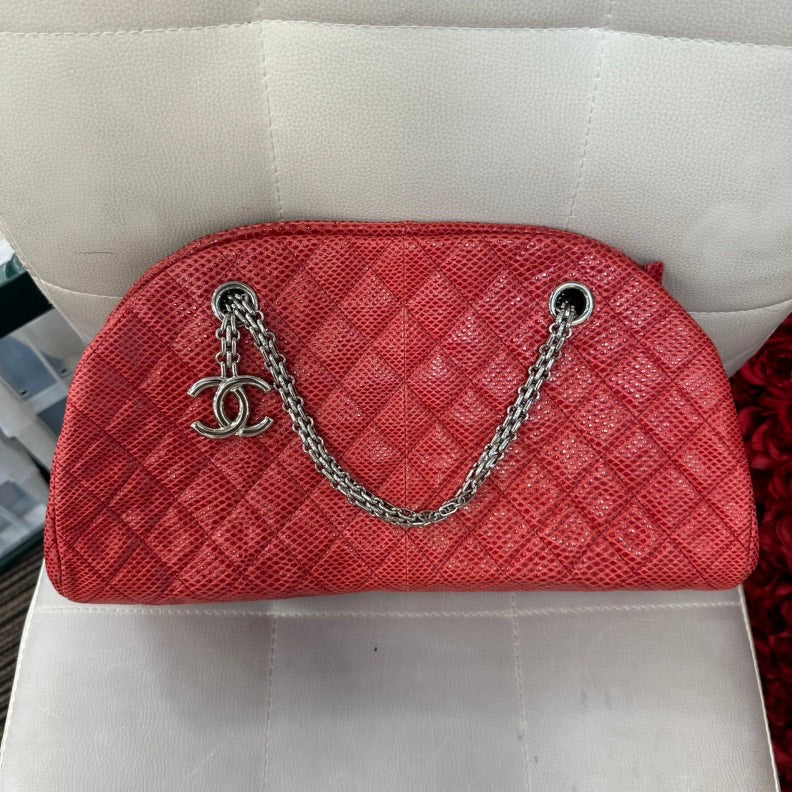 Chanel Red Quilted Lizard Leather Medium B2-19