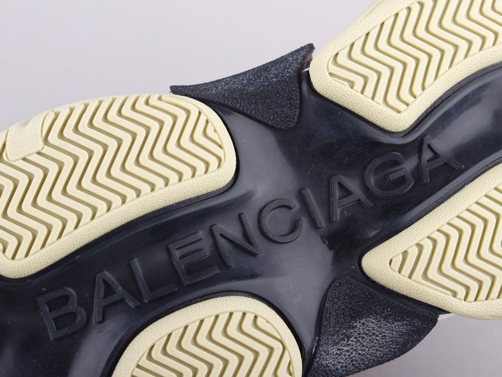 GLM - Bla Triple S Black And White Powder Sneaker