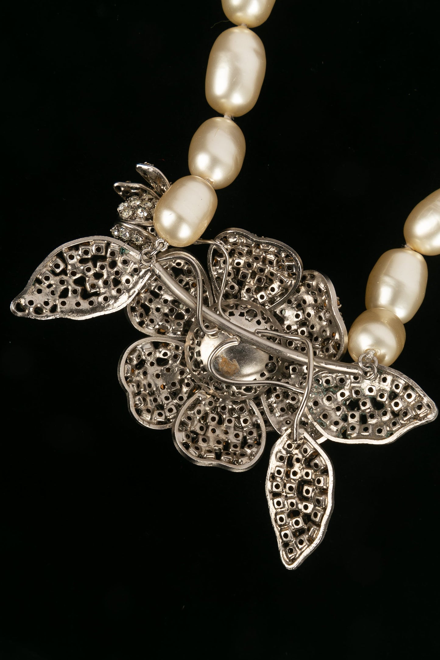 Collier camÃƒÆ’Ã‚Â©lia Chanel 1984