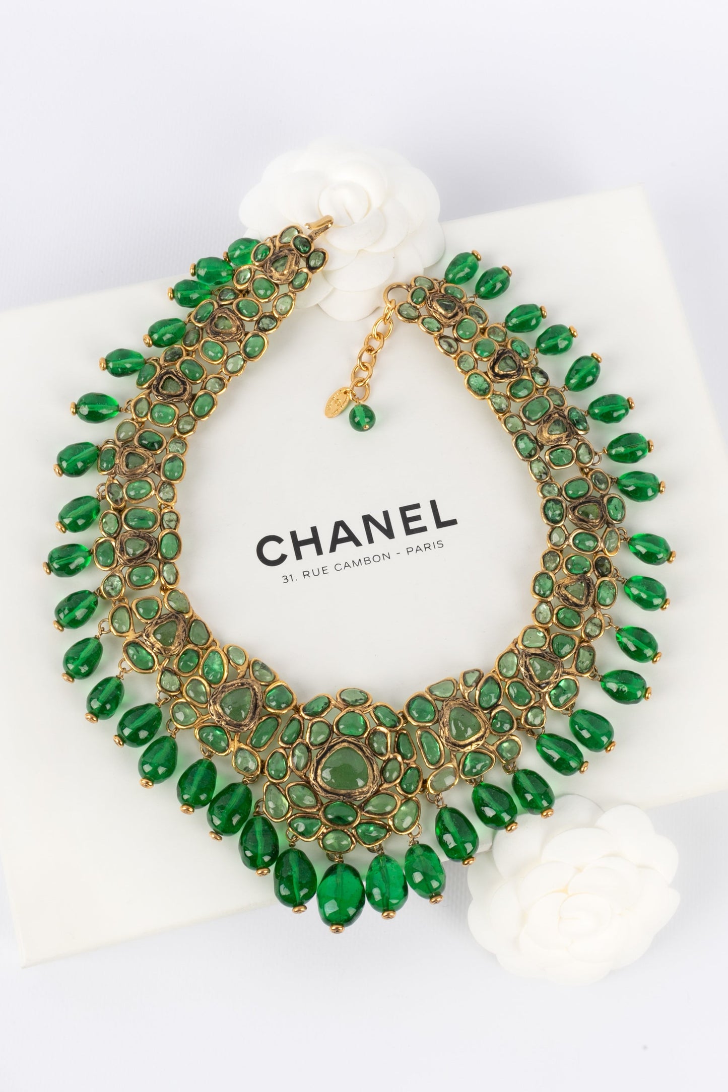 Collier en pÃ¢te de verre Chanel