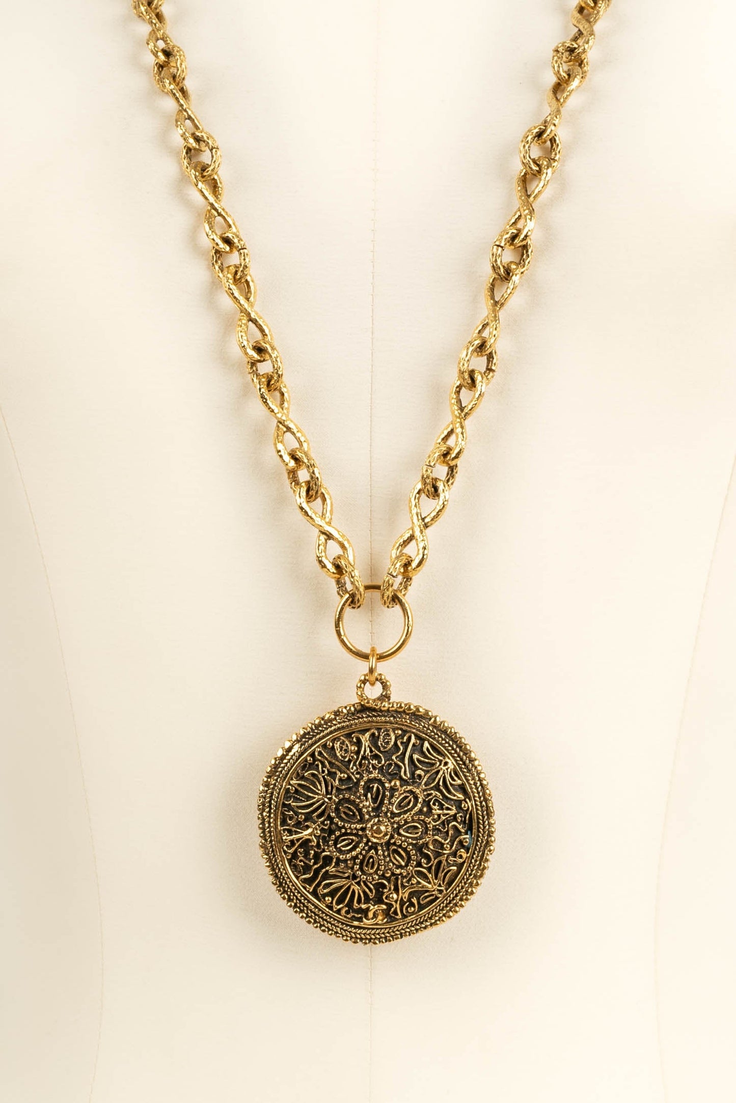 Collier mÃƒÆ’Ã‚Â©daillon Chanel 1986
